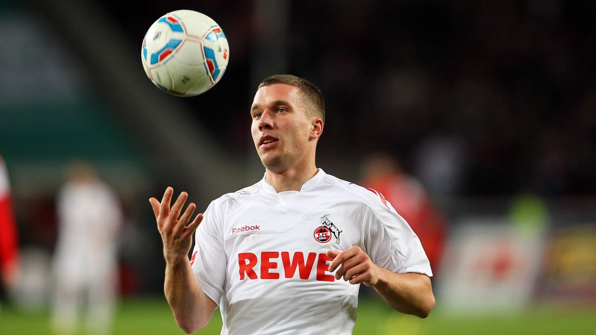 世界杯：巴西球迷桑巴舞与鼓点将每场比赛变成嘉年华